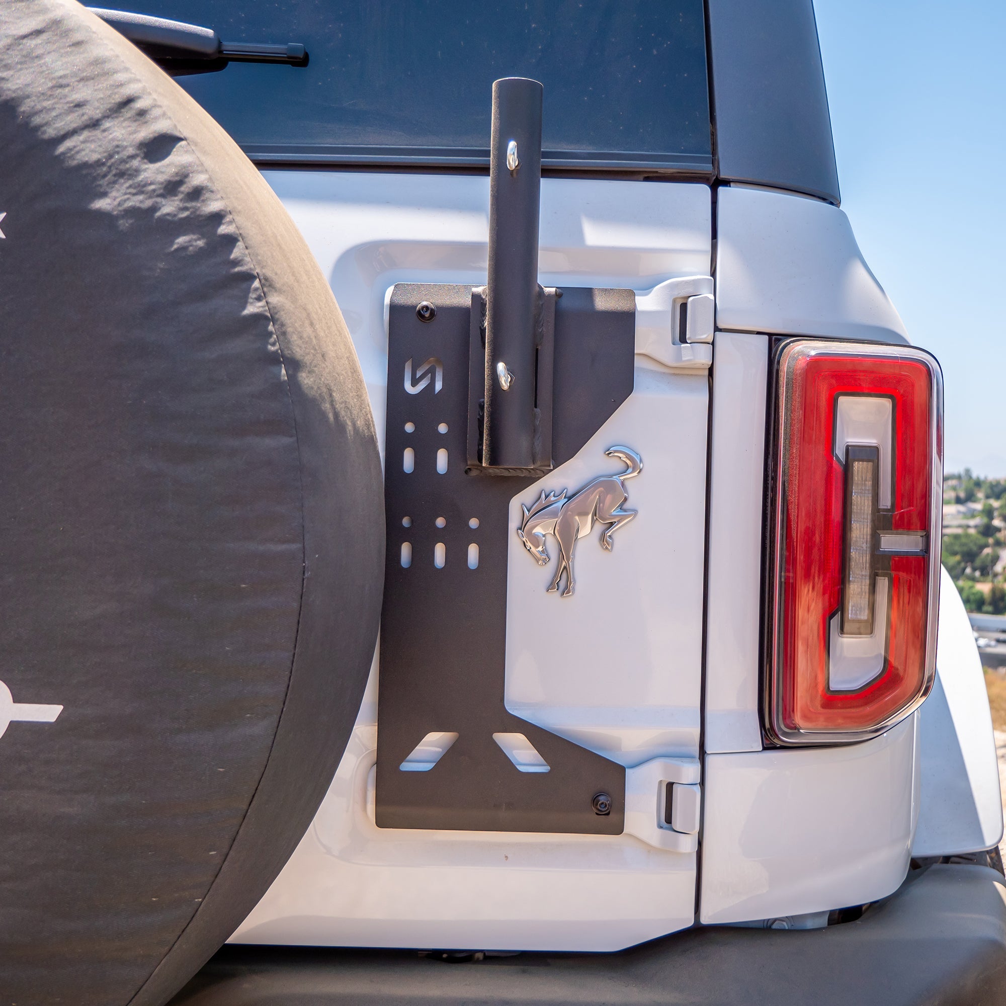 2021+ Ford Bronco Tailgate Flag Mount - Turn Offroad