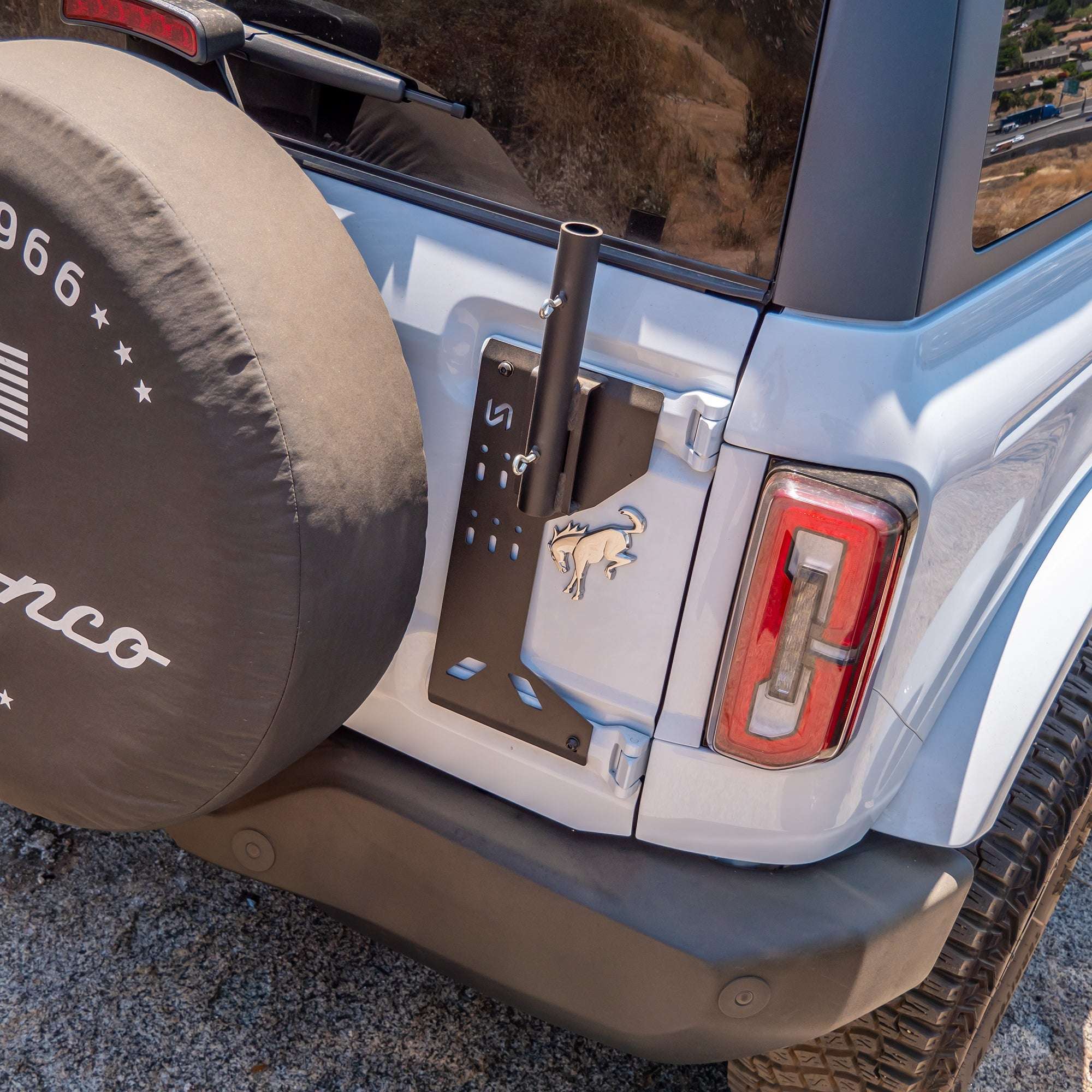 2021+ Ford Bronco Tailgate Flag Mount - Turn Offroad