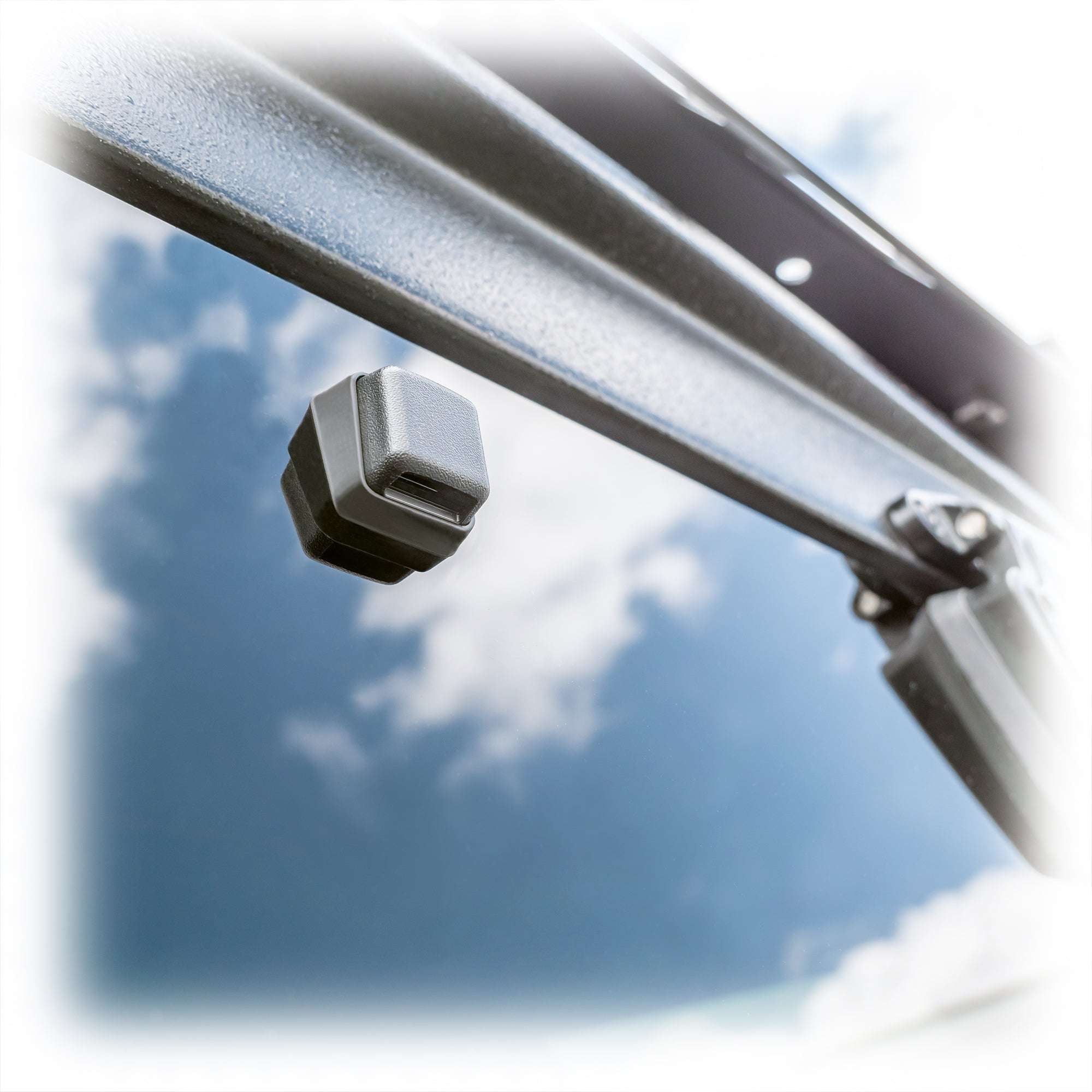 TR10 Bronco Hard Top Rear Window, Defroster & Wiper Assembly - Turn Offroad